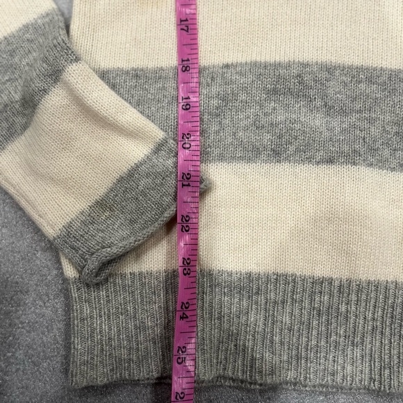 [M]Abercrombie&Fitch WMN Striped Gray and Cream Wool Cashmere Sweater Deep V - Picture 6 of 7